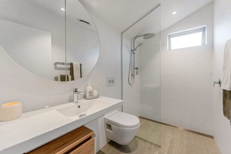 Photo of property in 26 Margaret Place, Milford, Auckland, 0620