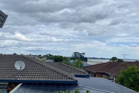 Photo of property in 10 Bill Phillip Place, Clendon Park, Auckland, 2103