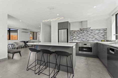 Photo of property in 1 Sauterne Road, Kumeu, 0810
