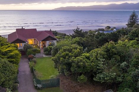 Photo of property in 14 Kirkway, Raumati Beach, Paraparaumu, 5032