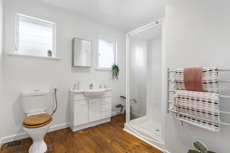 Photo of property in 19 Park Road, Glenfield, Auckland, 0629