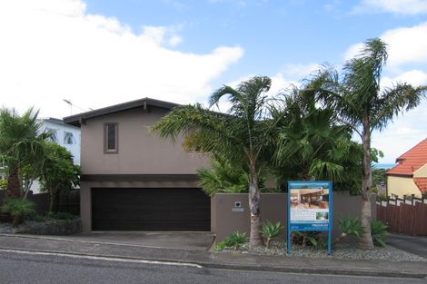Photo of property in 2/1 Midway Avenue, Castor Bay, Auckland, 0620