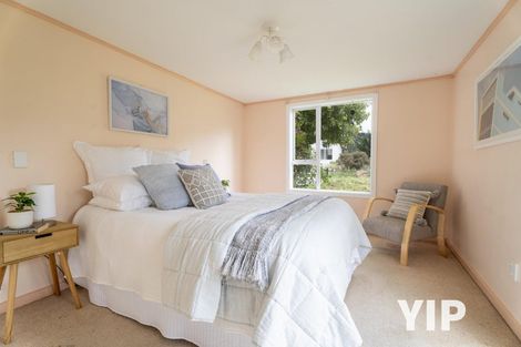 Photo of property in 10 Miles Crescent, Newlands, Wellington, 6037