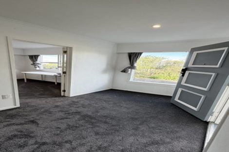 Photo of property in 1/166 East Coast Road, Forrest Hill, Auckland, 0620