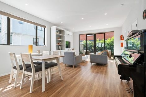 Photo of property in 421b Glenfield Road, Glenfield, Auckland, 0629