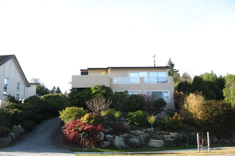 Photo of property in 4 Cedar Drive, Kelvin Heights, Queenstown, 9300