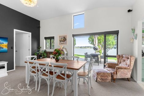 Photo of property in 6 The Strand, Whakapirau, Maungaturoto, 0583