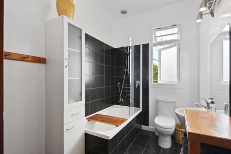 Photo of property in 129 Waimea Road, Nelson South, Nelson, 7010