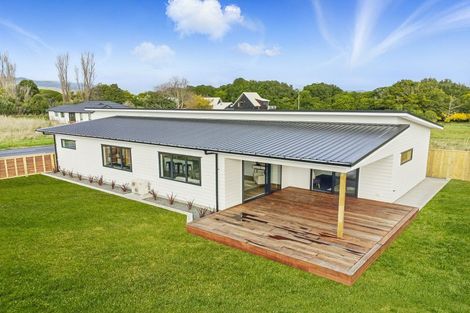 Photo of property in 16 Te Awahohonu Lane, Otaki, 5512