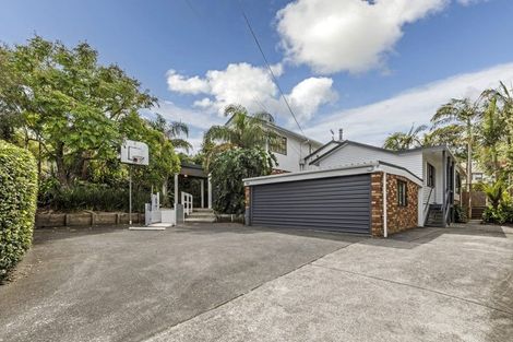 Photo of property in 557 Beach Road, Murrays Bay, Auckland, 0630