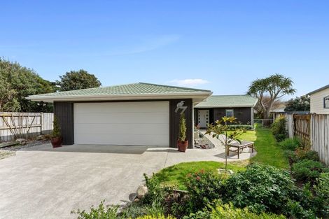 Photo of property in 7 Caughley Place, Otaki Beach, Otaki, 5512