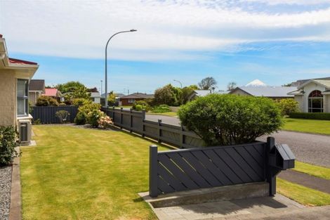 Photo of property in 1 Heather Lea, Hawera, 4610