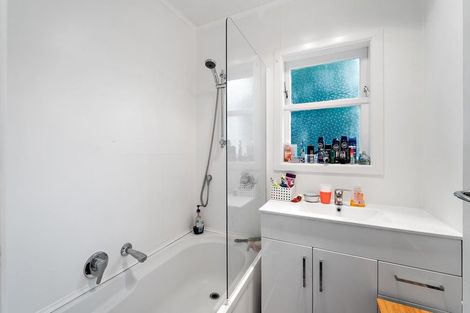 Photo of property in 64 Sherwood Avenue, Te Atatu South, Auckland, 0610