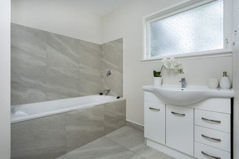 Photo of property in 1 Phillipa Place, Browns Bay, Auckland, 0630