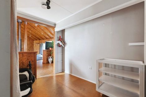 Photo of property in 24 Montjoy Street, Stratford, 4332