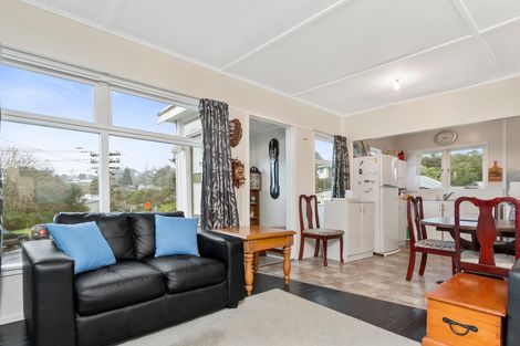 Photo of property in 44 Atkinson Road, Titirangi, Auckland, 0604