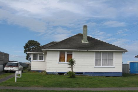 Photo of property in 42 Matipo Street, Castlecliff, Whanganui, 4501