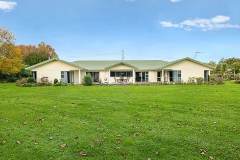 Photo of property in 88 Boord Crescent, Kumeu, 0891