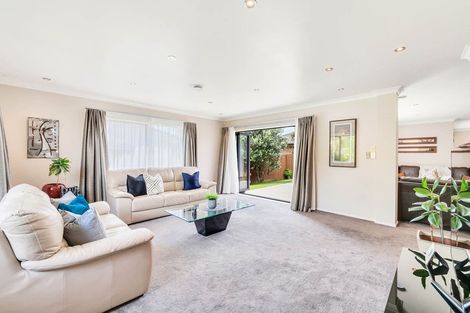 Photo of property in 51 Sapperton Drive, Henderson, Auckland, 0612