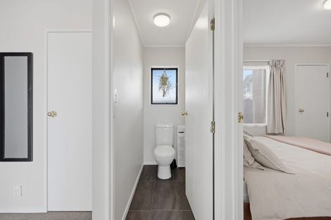 Photo of property in 2/102 Sandspit Road, Shelly Park, Auckland, 2014