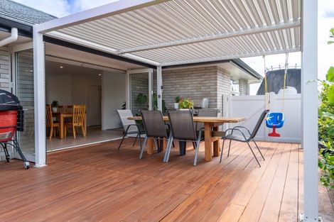 Photo of property in 67 Kaurinui Crescent, One Tree Point, 0118