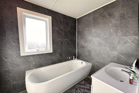 Photo of property in 34 Eglinton Street, Winton, 9720