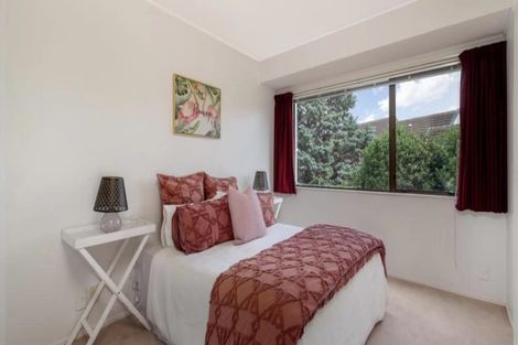 Photo of property in 2/77 Aberfeldy Avenue, Highland Park, Auckland, 2010