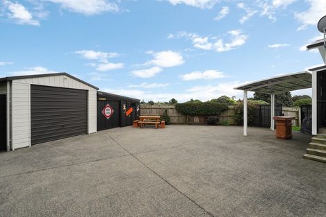 Photo of property in 2 Lambert Way, Paraparaumu, 5032
