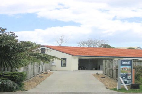 Photo of property in 38 Dalton Drive, Papamoa Beach, Papamoa, 3118