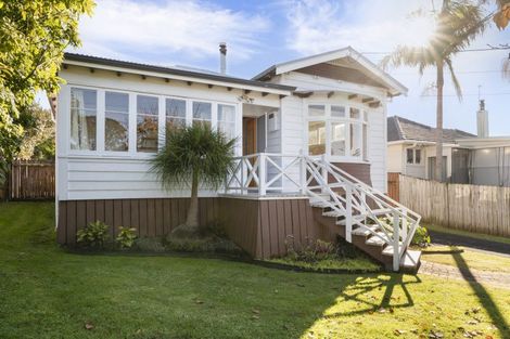 Photo of property in 50 Woodside Avenue, Northcote, Auckland, 0627