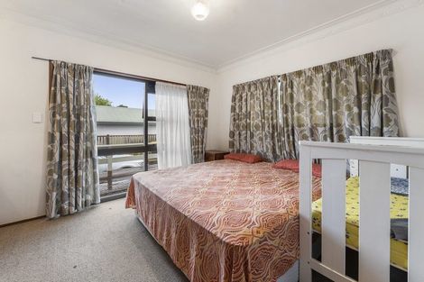 Photo of property in 16 Willis Road, Papakura, 2110