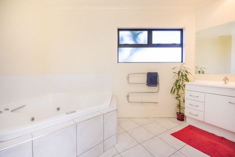 Photo of property in 111 Ruapehu Drive, Fitzherbert, Palmerston North, 4410