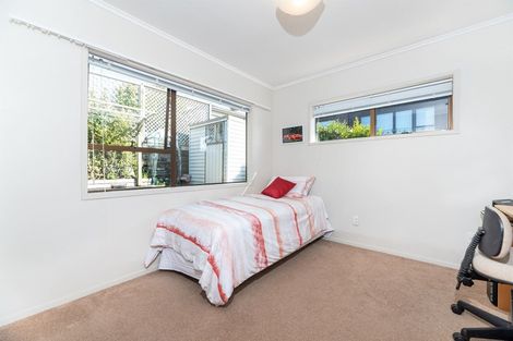 Photo of property in 1/30 Quebec Road, Milford, Auckland, 0620