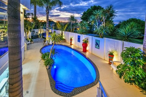 Photo of property in 6 Ribbonwood Crescent, Goodwood Heights, Auckland, 2105