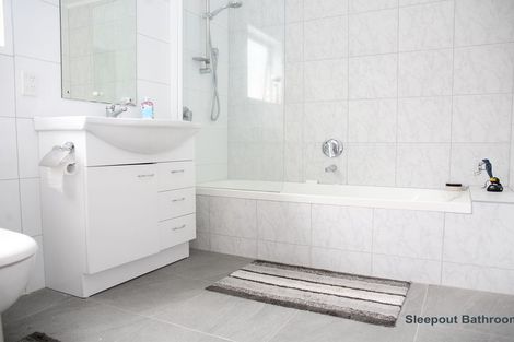 Photo of property in 28 Boundary Road, Opaheke, Papakura, 2113