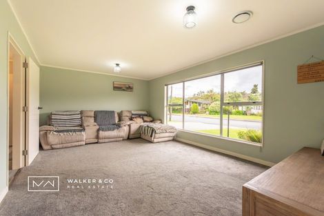 Photo of property in 1 Roband Crescent, Brown Owl, Upper Hutt, 5018
