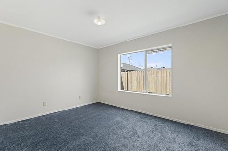 Photo of property in 2/24 Horlicks Place, Randwick Park, Auckland, 2105