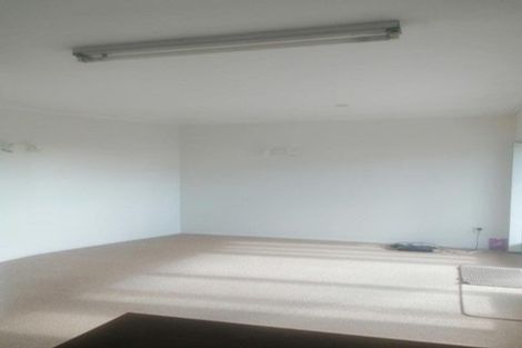 Photo of property in 1/613 Glenfield Road, Totara Vale, Auckland, 0629