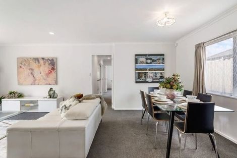 Photo of property in 16 Carisbrook Crescent, Papakura, 2110