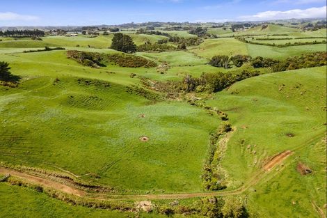 Photo of property in 629 South Road, Omata, New Plymouth, 4374