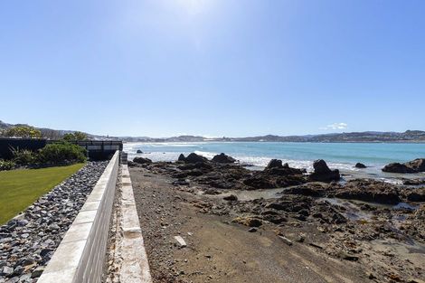 Photo of property in 277 Queens Drive, Lyall Bay, Wellington, 6022
