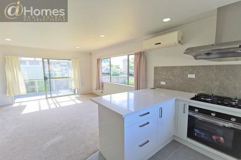 Photo of property in 2/174 Lake Road, Northcote, Auckland, 0627
