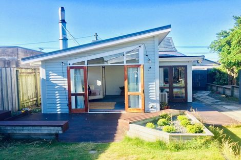 Photo of property in 131 Apu Crescent, Lyall Bay, Wellington, 6022