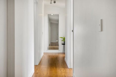 Photo of property in 1/11 Sunnynook Road, Forrest Hill, Auckland, 0620