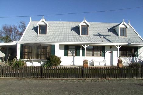 Photo of property in 1 Duthie Street, Milton, 9220