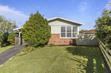Photo of property in 4 Clendon Place, Manurewa, Auckland, 2102