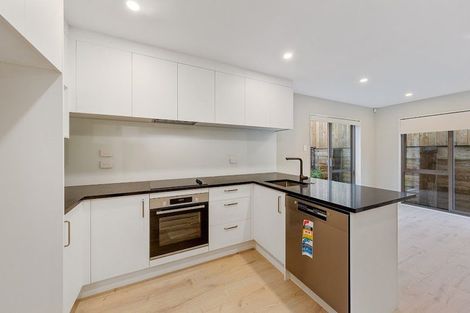 Photo of property in 47d Gossamer Drive, Pakuranga Heights, Auckland, 2010