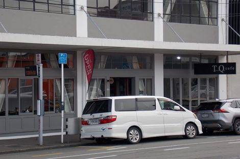 Photo of property in Endeavour Apartments, 23/125 Thorndon Quay, Pipitea, Wellington, 6011