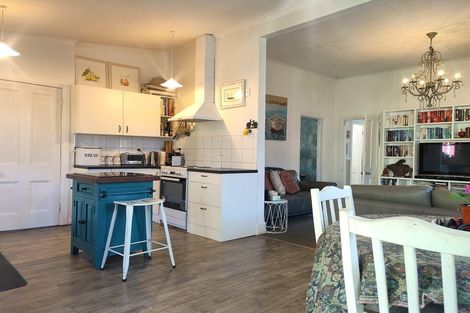 Photo of property in 108 Waikawa Road, Picton, 7220