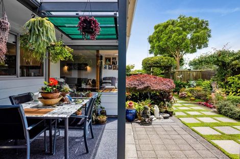 Photo of property in 6 Argyle Place, Highlands Park, New Plymouth, 4312